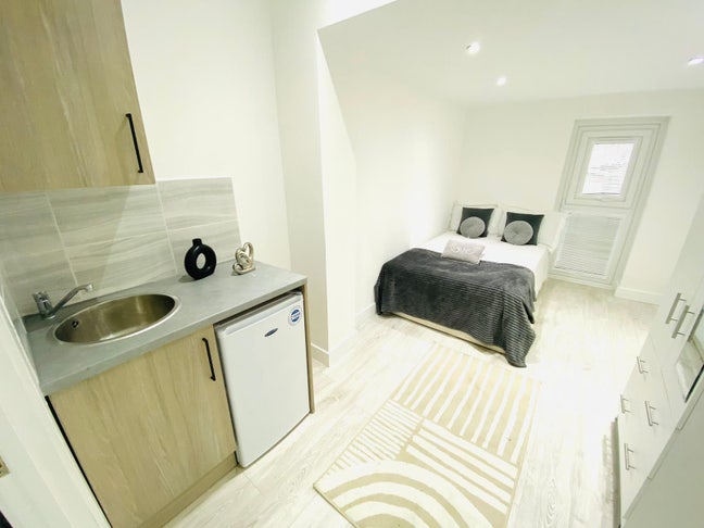 ✨ 🏡 Self- Container Studio to Let in/ Streatham   Main Photo