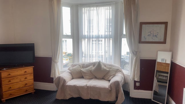 Spacious Double Rooms for let  Main Photo
