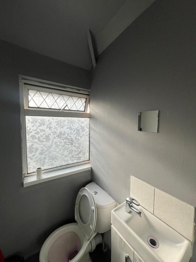 Ensuite Studio Flat in Harrow HA2 0QQ Main Photo