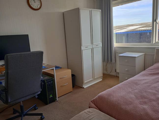 Double Room Available Main Photo
