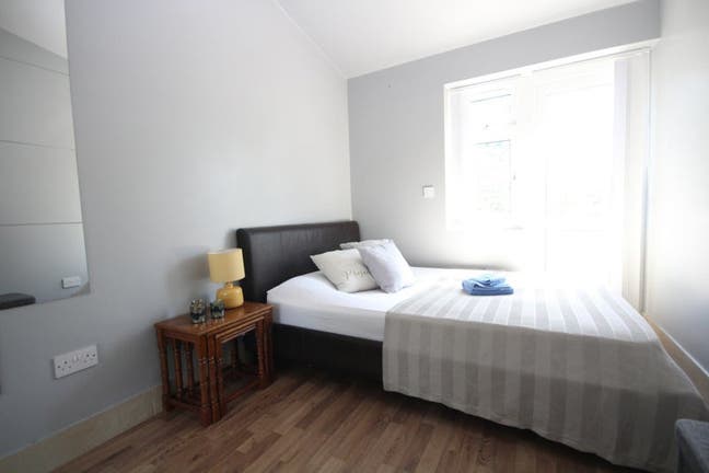 Two Great Doubles in Self Contained Flat-HA9 Main Photo