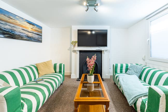 Modern 6 bed Cheltenham Student House - Bills Inc Main Photo