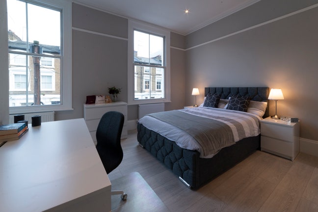 Moder en-suite in a quiet area Main Photo