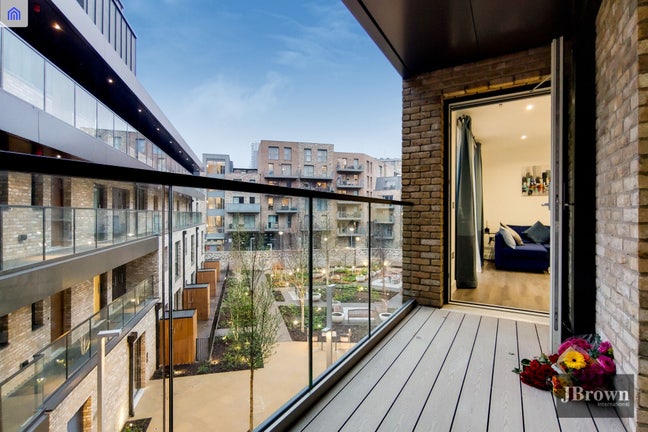 Urgently looking for my replacement  Main Photo