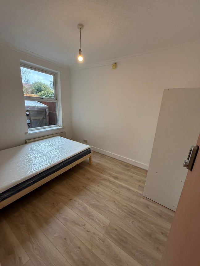 Double Room Available – &pound;650 pcm – E17 (Fullbourne Main Photo