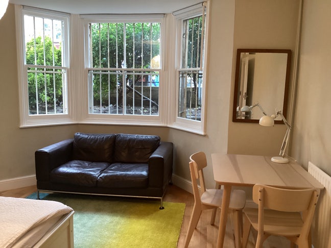 Large beautiful room available from the 7 Feb 2026 Main Photo