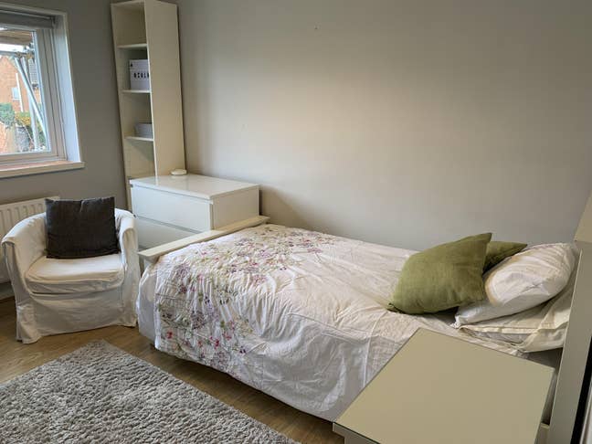 Room to rent in beautiful home Main Photo