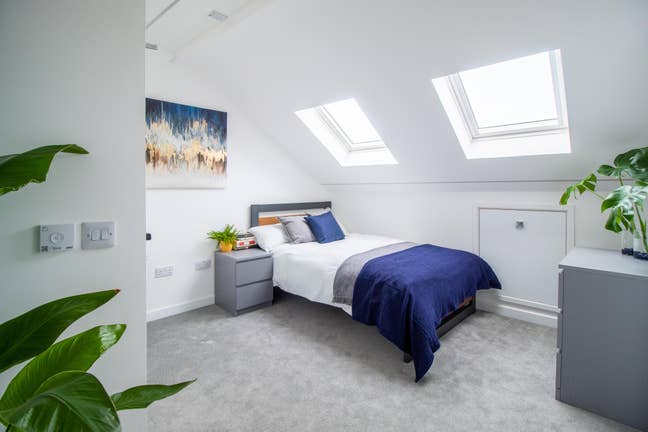 Stunning Double en suite Room bills included Main Photo