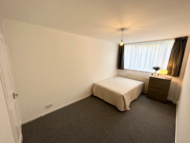 🍁 Huge room in 5bed, amazing deal - move in Feb Main Photo