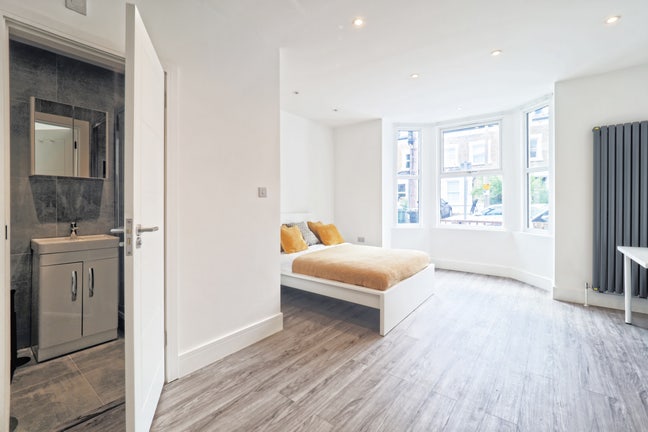 Vast En-Suite Room Main Photo