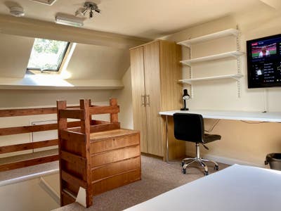 Student Only Double Rooms - Triangle/Town Centre Main Photo