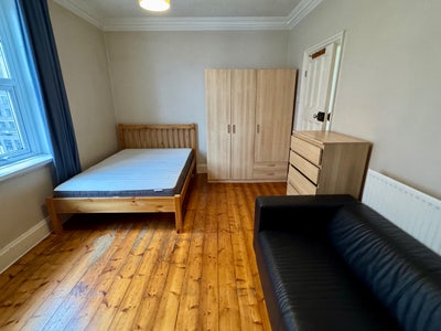Good size double room for rent Old Kent Road, Main Photo