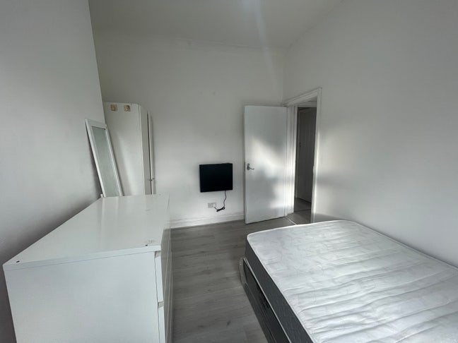 2 Bed Flat in Stratford inc all bills full lets  Main Photo