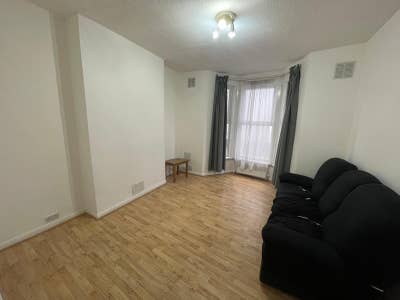 One Bedroom Garden Flat SW17  Main Photo