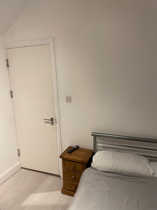 Room in 4-bedroom digs in port Tennant Main Photo