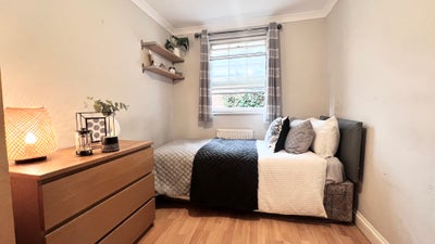 Single  |Town Centre | Deposit Free Option Main Photo