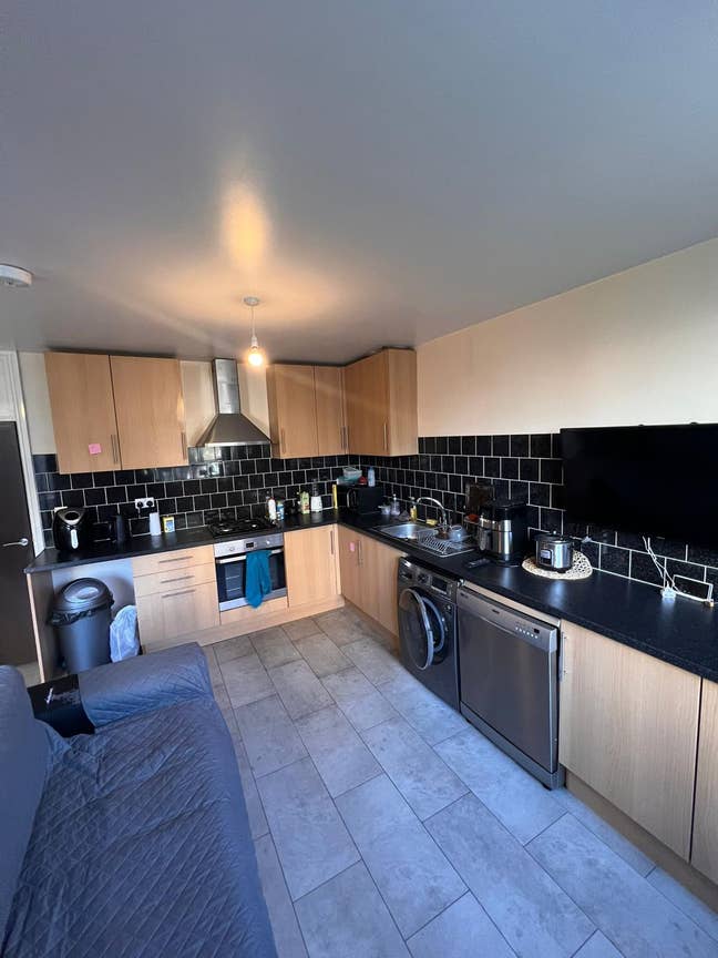 En-suite room in flatsahre, Bermondsey  Main Photo