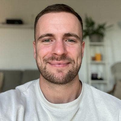 Professional- easy going looking for quite space Main Photo