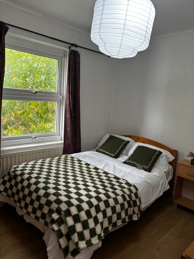 Large Double | Bills & Cleaner Inc | No Deposit Main Photo