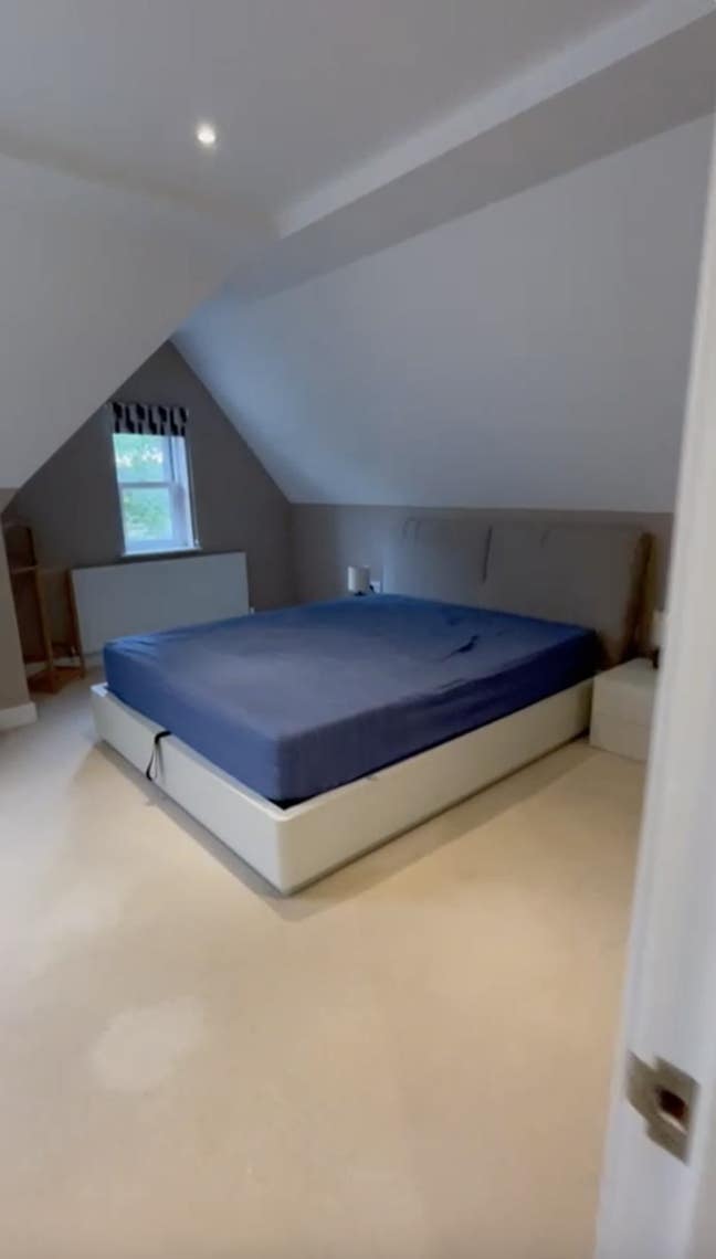 HUGE Double Room + Private Bathroom | Duplex  Main Photo