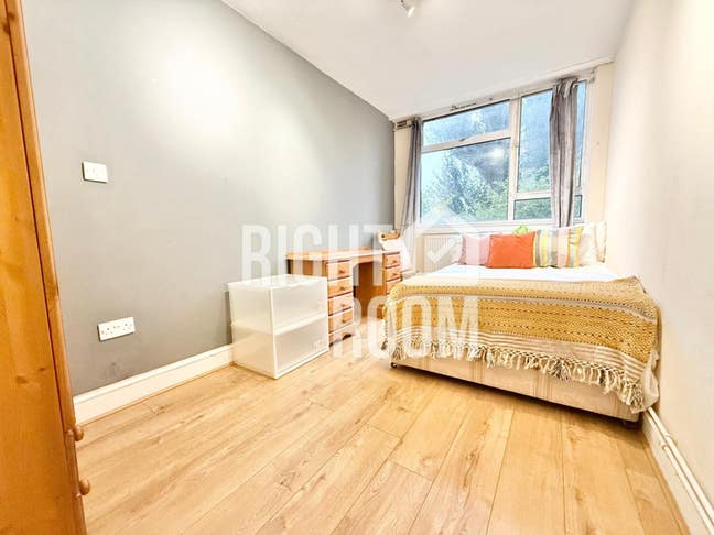 Furnished Single Room | South Quay E14 Main Photo