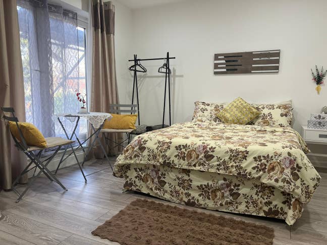 Variety of Ensuits with Bills &pound;900-&pound;1100 Main Photo