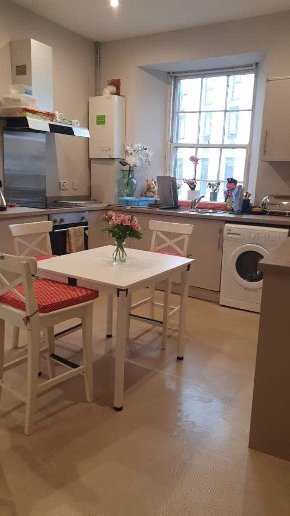 Large Double Bedroom in Stirling Centre Main Photo