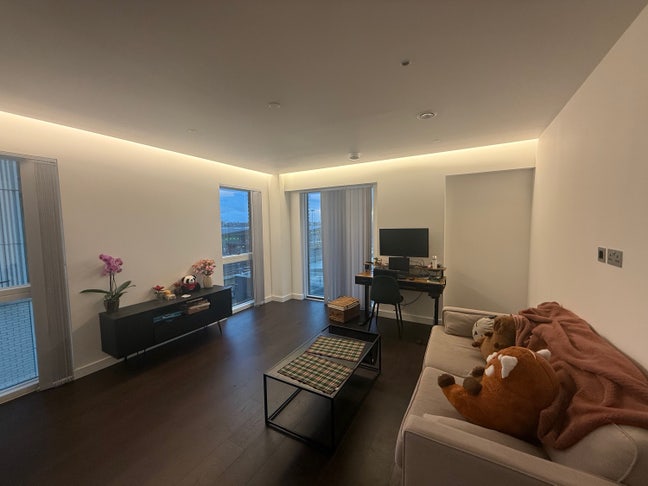 Beautiful One-Bedroom Nine Elms Main Photo