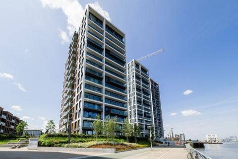 Luxury 2 bed, 2 bath, Balcony, Gym, Pool, SE18 Main Photo