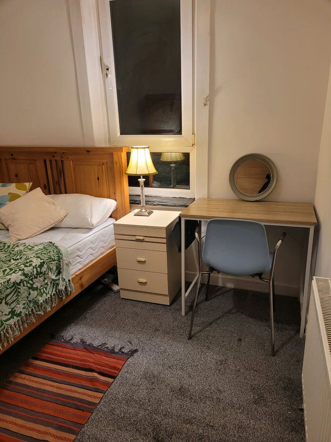 Bright cosy room Main Photo