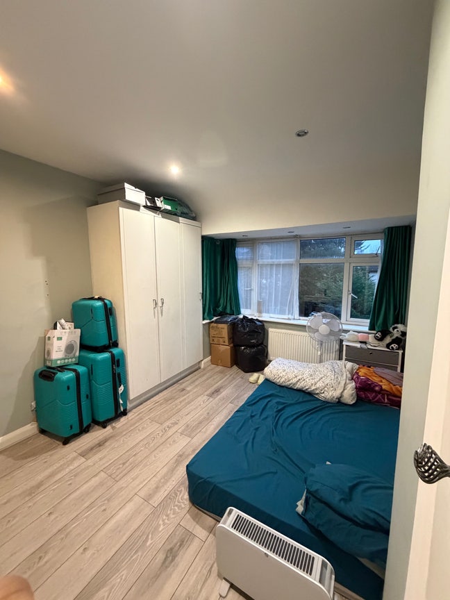 Double Room to Rent – Family Household Main Photo
