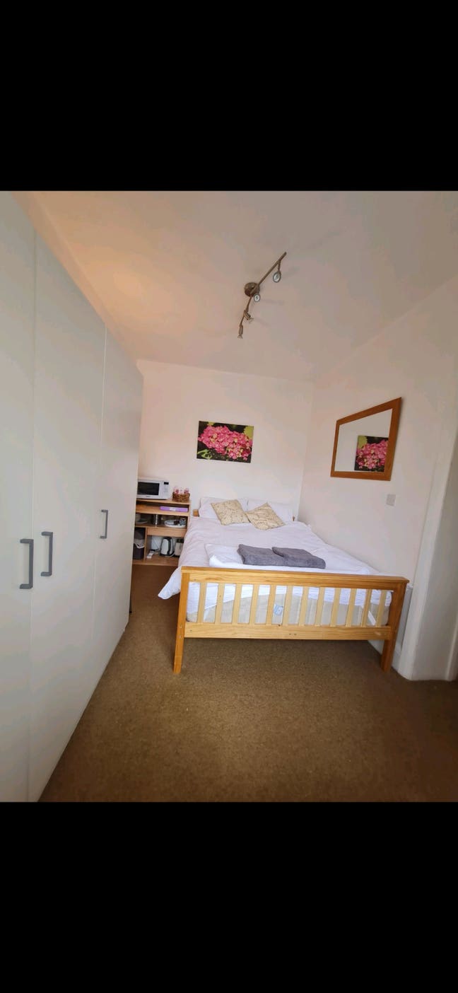 Stunning double rooms. Bills inc Westbury from Feb Main Photo