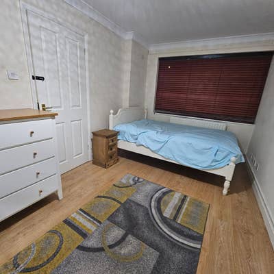 Bright Double Room in a Well-Kept  House Main Photo