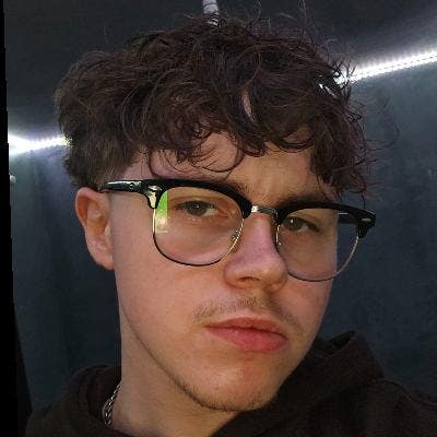 23 Year Old Full Time Worker Main Photo