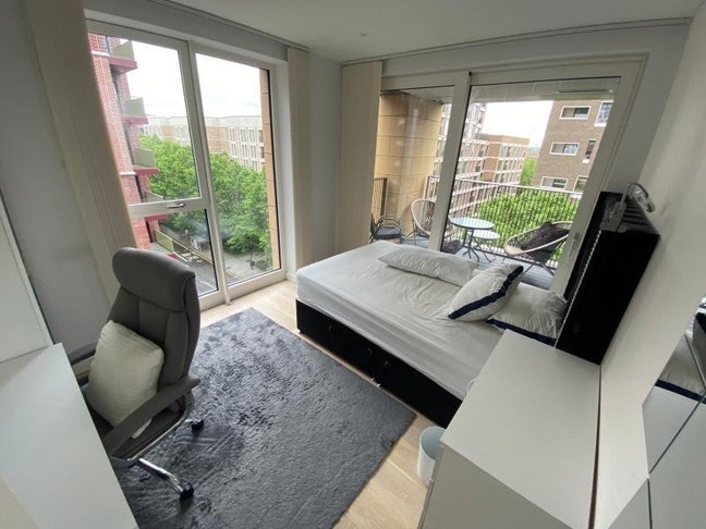 New Morden double room with balcony & gym Main Photo