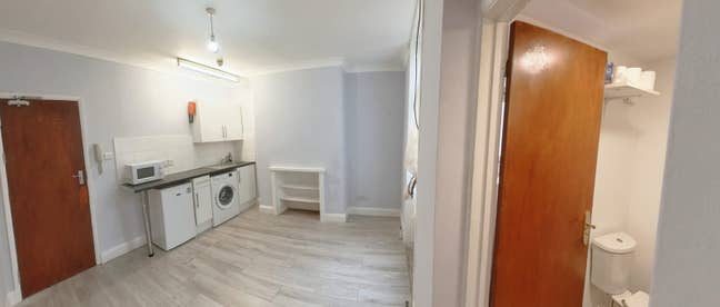 Large Studio – Close to Seven Sisters Station Main Photo