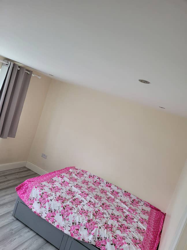 1 Bed Flat For Couple in Indian Telugu Family Main Photo