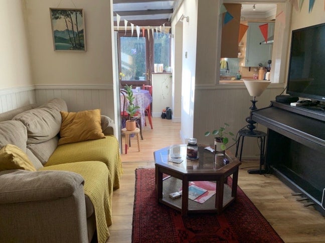 Double room in friendly 3 bed house  Main Photo