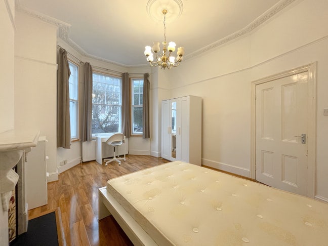 Spacious Double Room in a Large Highgate House Main Photo