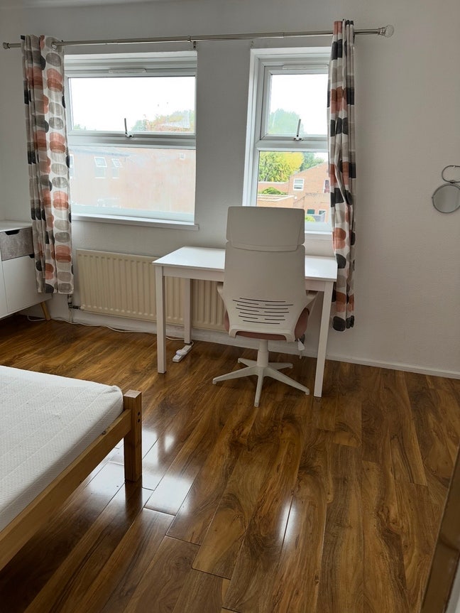 Double  Room for 1 person all bills included  Main Photo