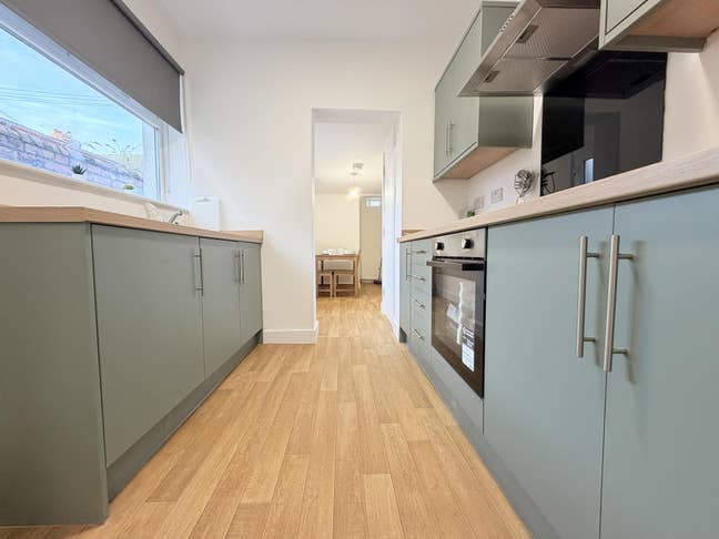 Single Room Furnished, Bills & Internet Included Main Photo