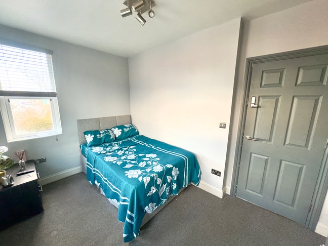 Large Luxury Double bedroom Hucknall Portland Road Main Photo