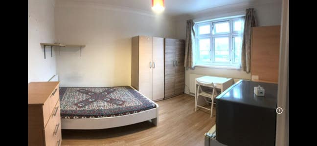 Lovely Double Room Available Near Gants Hill  Main Photo