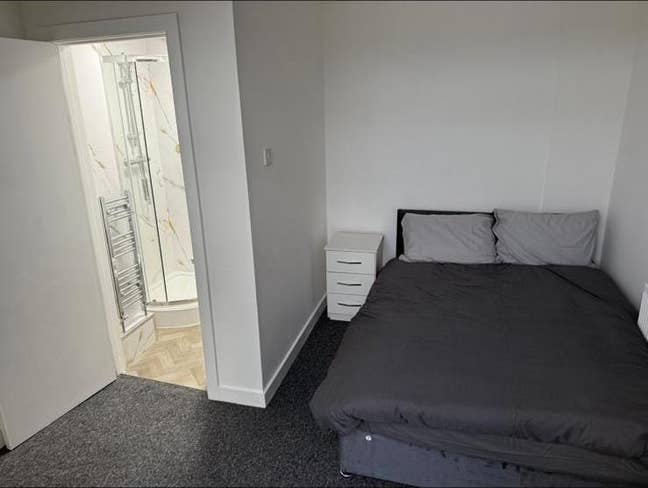 &pound;1000 | Large Ensuite Double | Couples Welcome | Main Photo