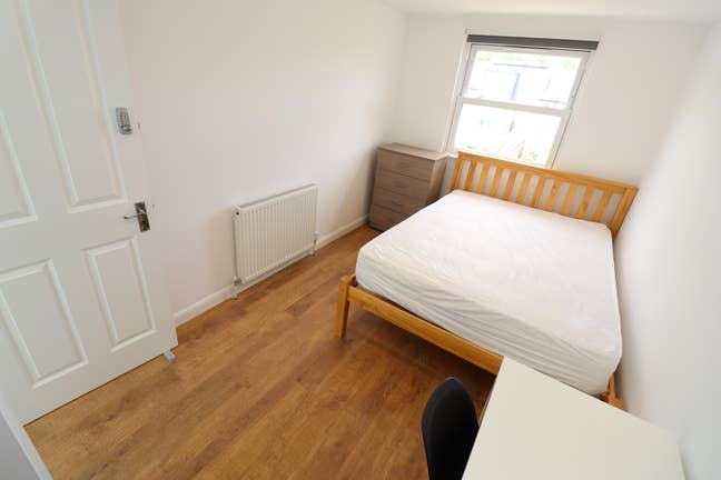 Modern Room in Safe Area Near Chiswick/District  Main Photo