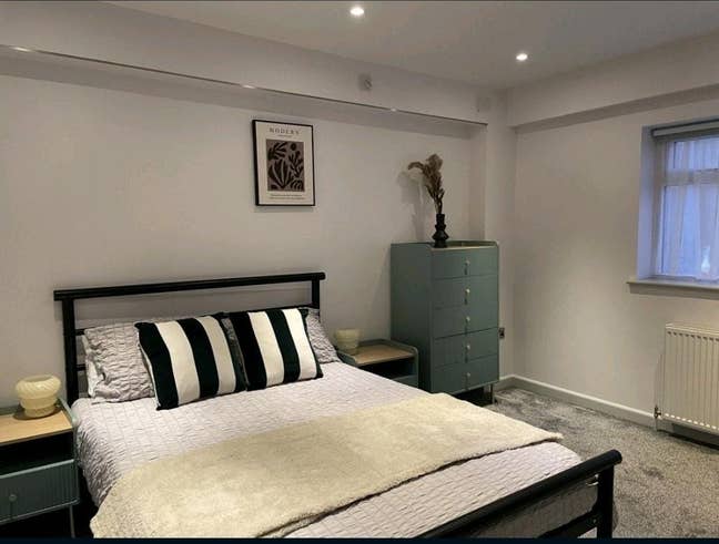 Double room in immaculate house *NHS discount* Main Photo