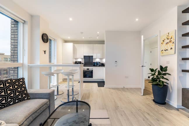 High-Spec 1-Bed inc. Study - Royal Albert Wharf Main Photo