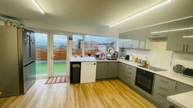 Newly Refurbished Double BedRoom Strood Rochester  Main Photo