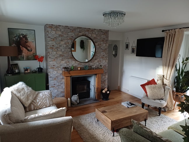 Double bedroom in beautiful cottage Main Photo