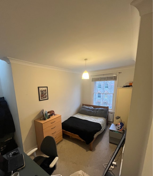 Spacious king room in modern 3-bed (Maida Vale) Main Photo